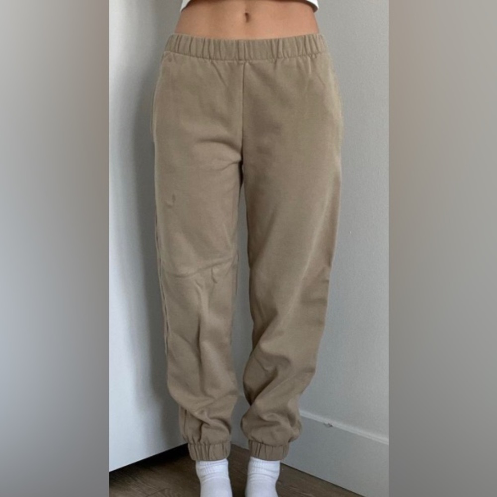 Brandy Melville Khaki Rosa Sweatpants
